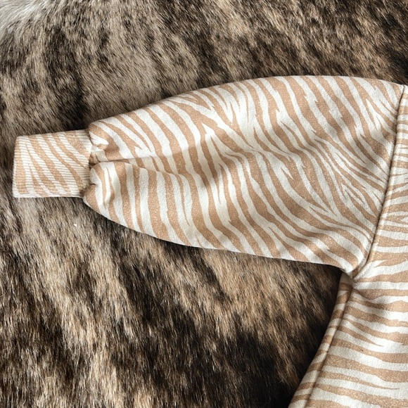 ZARA Kids zebra pullover sweatshirt. - Picture 3 of 4